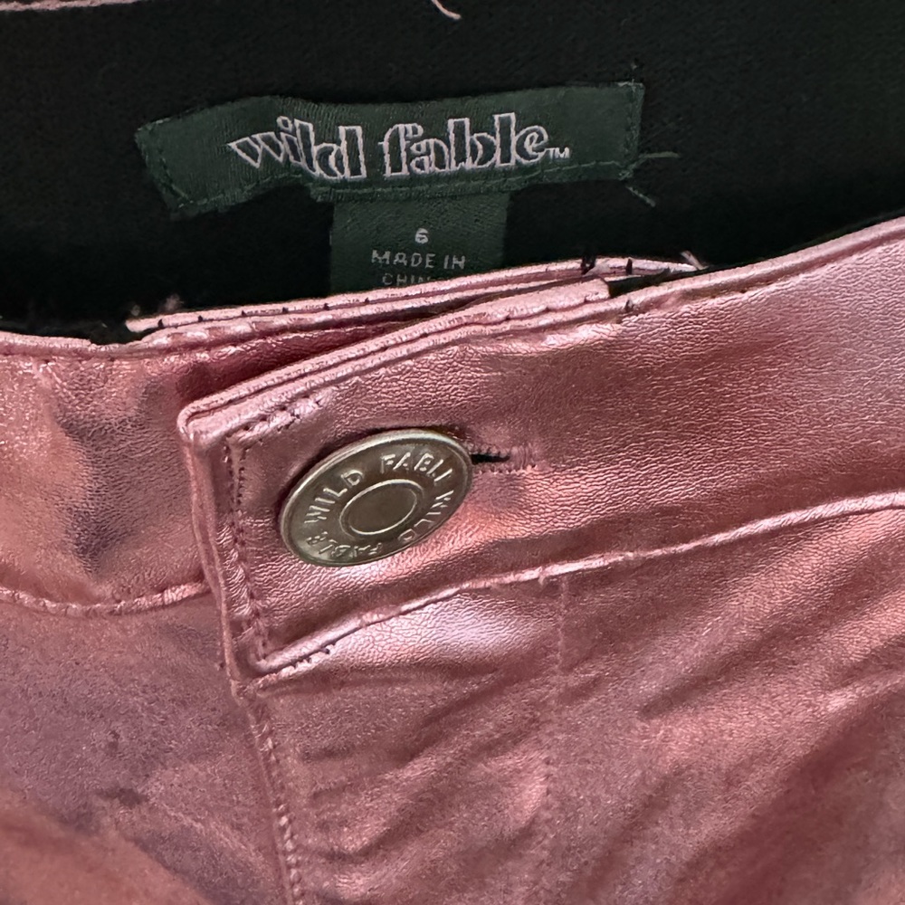 Brand new Wild Fable size 6 metallic pink pants